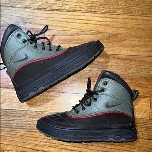 Nike Green and Black High-Top Boots with Rugged Design